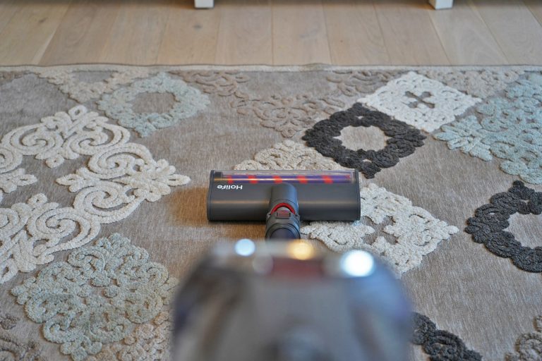 Holife Cordless Vacuum Review – A Powerful Cheap Stick –