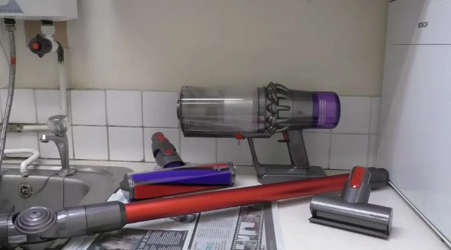 What you need to clean a cordless Dyson